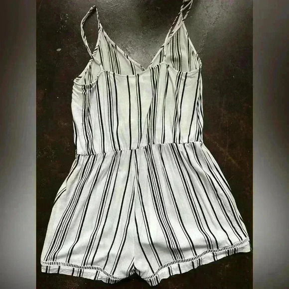 L.A. Hearts Striped Romper (R6) - Picture 6 of 10